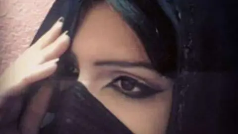 Una imagen suministrada de una mujer con velo.