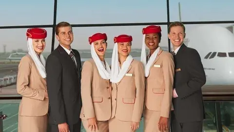 Personal de cabina de Emirates Airline.