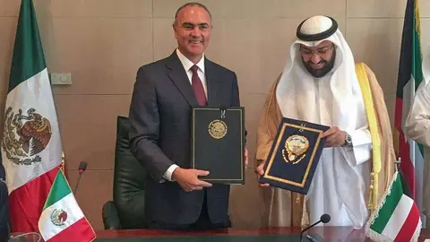 El secretario de Agricultura de México, José Calzada Rovirosa, durante su visita a Kuwait. (Cedida)