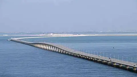La Calzada del Rey Fahd une Arabia Saudita con Baréin.