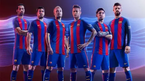 Las estrellas del Barça con camiseta sin patrocinador.
