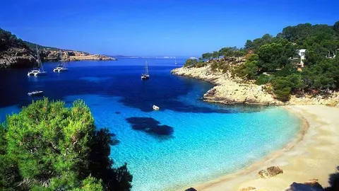 Panorámica de la costa de la isla de Ibiza.