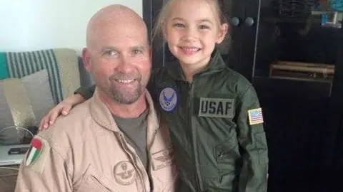 Una imagen del piloto estadounidense fallecido en Emiratos.