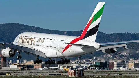 Un Emirates A380 en el aeropuerto de Barcelona.