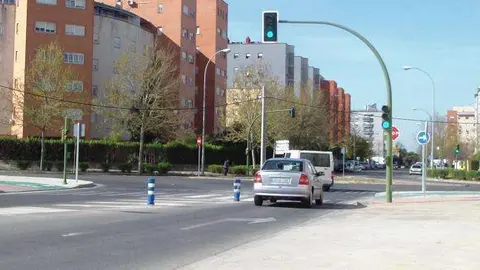 Perspectiva de la Avenida del Deporte en la ciudad española de Sevilla.