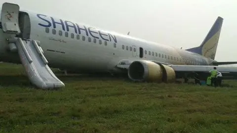 Imagen del avión de Shaeen Air después que se saliese de la pista en noviembre de 2015.