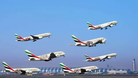 Los aviones decorados en el cielo de Dubai.