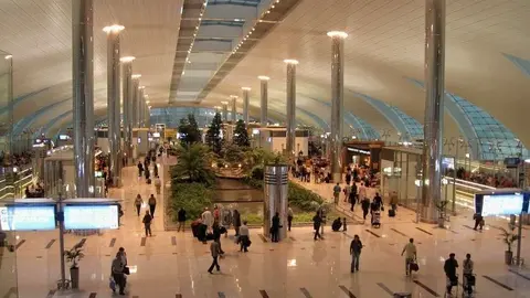 Imagen del interior del Aeropuerto Internacional de Dubai.