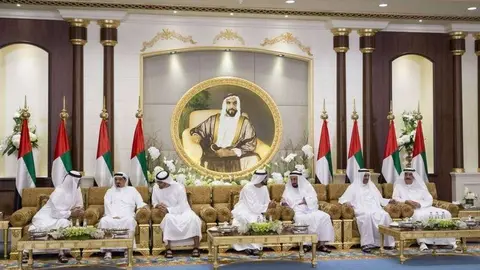 Un momento de una reunión por Ramadán de los gobernantes de los siete emiratos.