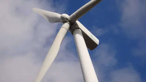 Un generador eléctrico eólico. (Mafalda Moreira Santos, Flickr)