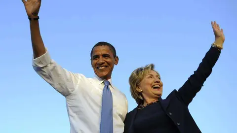 Barack Obama y Hillary Clinton durante un acto político. (Hillary Clinton, Twitter)