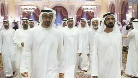 El gobernador de Dubai y el príncipe heredero de Abu Dhabi durante el encuentro.