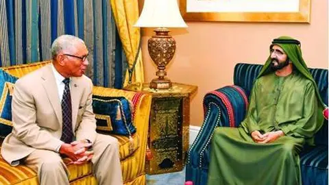 El jeque Mohammed junto a Charles Bolden, administrador de la NASA.