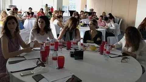 La charla tuvo lugar en el hotel Media One de Dubai. 