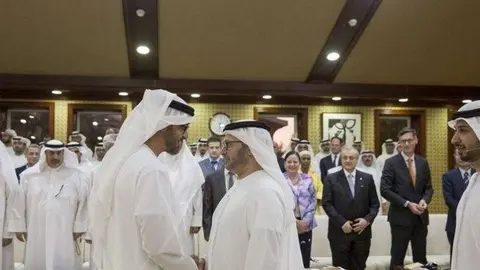 El príncipe heredero de Abu Dhabi y el ministro de Estado de Asuntos Exteriores de Emiratos.