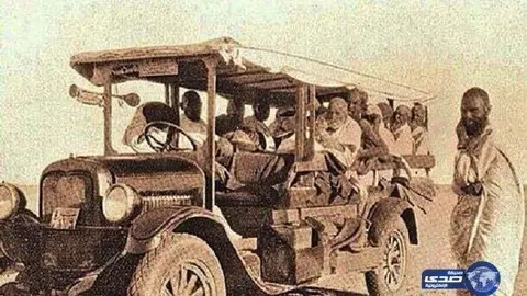 El primer autobús que realizaba viajes a La Meca.