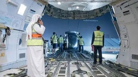 El solar Impulse 2 partió de Abu Dhabi para dar la vuelta al mundo.