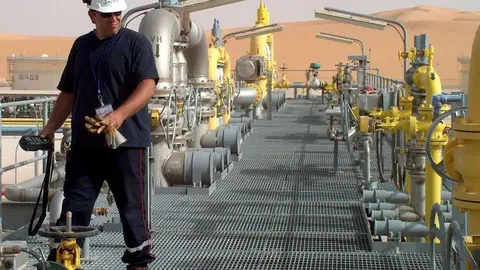 Actividades de exploración y producción en un campo de petróleo de CEPSA.