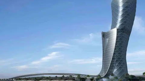 El Capital Gate en Abu Dhabi.