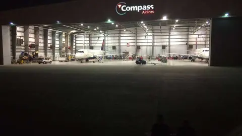 Un hangar de la compañía aérea Compass airlines.