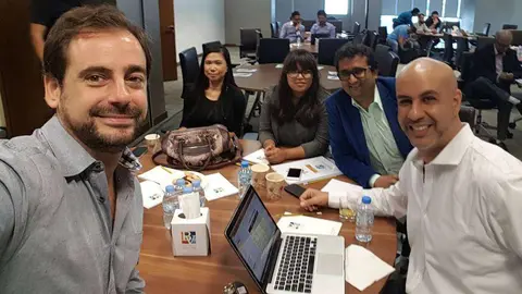 Parte del equipo 'Happiness Technology' con Pedro Amador -izquierda- y Adel El-Huni -derecha-.