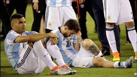 Messi cabizbajo en la final entre Argentina y Chile.