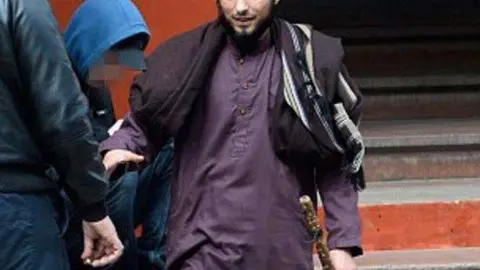 El viajero pakistaní de Emirates encarcelado en el Reino Unido.