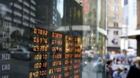 La libra esterlina cae frente al dólar estadounidense.