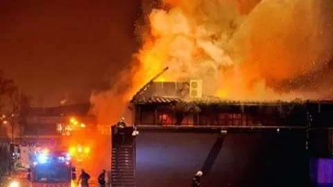 El fuego se desató en el complejo petroquímico de Bandar-e Mahshahr. 