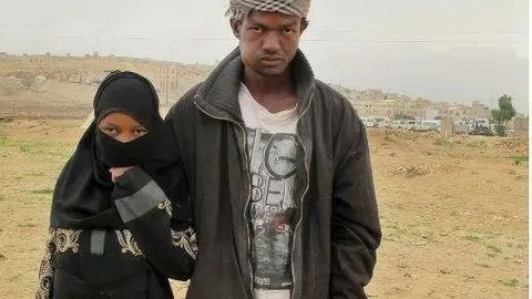 Fátima junto a su marido de 21 años.