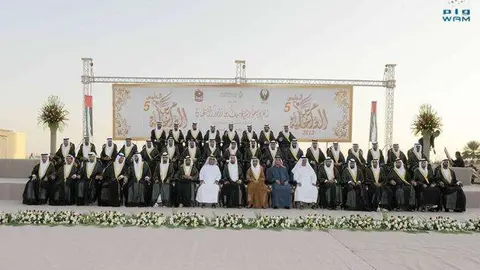 Los novios de una boda colectiva en Emiratos Árabes Unidos.