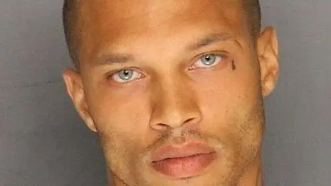 Jeremy Meeks fue denominado el convicto más guapo del mundo.