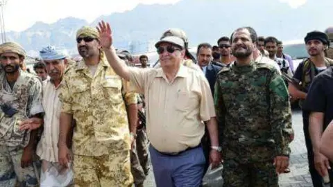 El presidente de Yemen durante una visiata a Marib.
