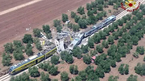 Una imagen aérea de la zona del accidente de tren en Italia. (Brigada de Bomberos)