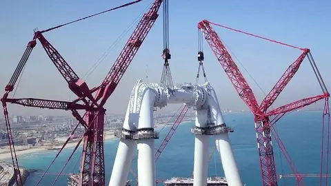 Colocación del eje de Dubai Eye. (Meraas)