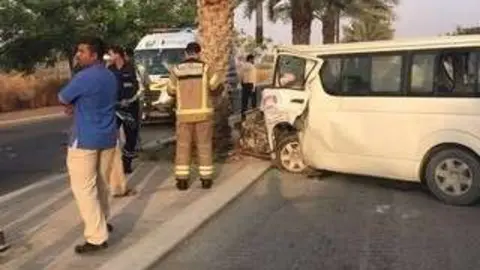 La policía interviene en el lugar del accidente. (Policía de Ras Al Khaimah)