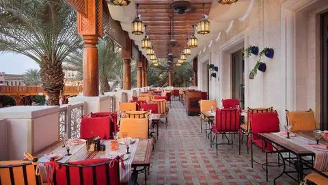 Exterior del restaurante Al Hambra en el hotel Al Qasr.