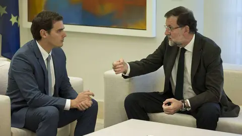Mariano Rajoy recibe a Albert Rivera en La Moncloa el pasado mes de octubre. (Gobierno de España)