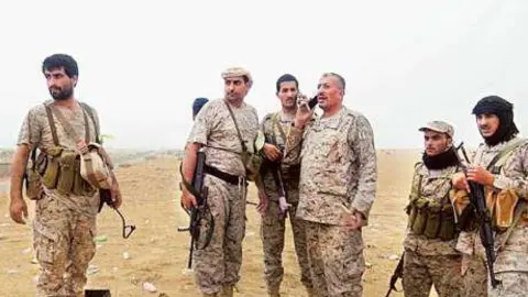 Las Fuerzas yemeníes y soldados saudíes.