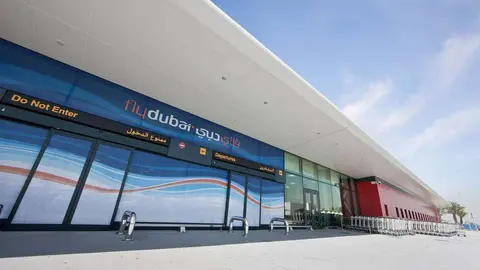 Acceso principal a la Terminal 2 del Aeropuerto DXB.