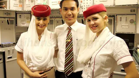 Tripulantes de cabina de la aerolínea Emirates.
