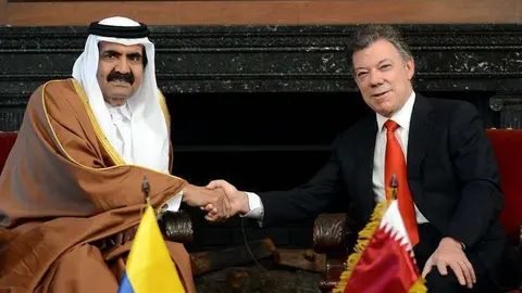 El anterior emir de Qatar, padre del actual, durante la visita que realizó a Colombia en 2013.