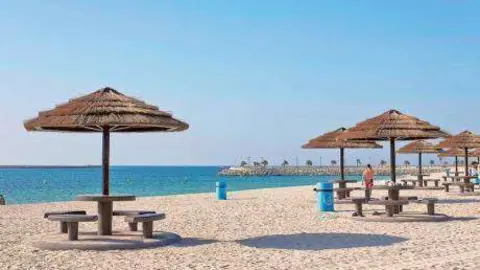 Una imagen de la playa de Al Manzar en Dubai.