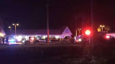 Exterior del club nocturno de Florida donde se ha registrado el tiroteo.