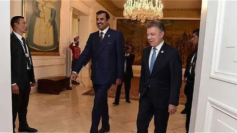 El emir de Qatar y el presidente de Colombia en la Casa de Nariño.