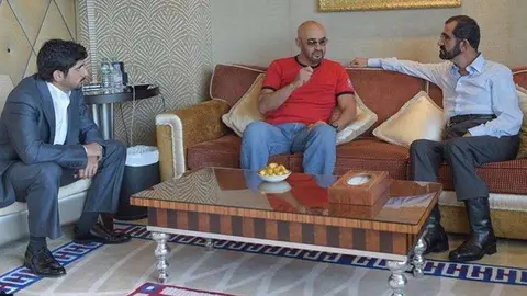 Los gobernantes de Emiratos durante el encuentro en el Reino Unido.