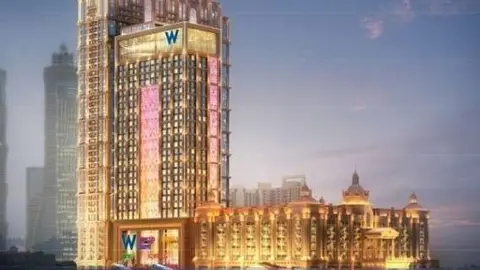 W Hotel en la Sheikh Zayed Road de Dubai.