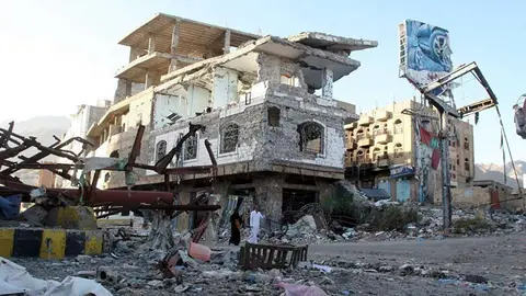 La población en Yemen necesita ayuda humanitaria urgente.