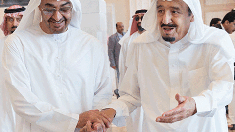 El príncipe heredero de Abu Dhabi y el rey Salman de Arabia Saudita en Tánger.