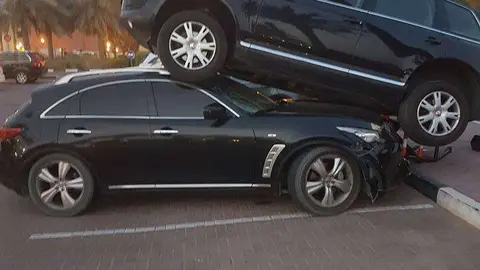 Una imagen de un aparcamiento en Arabian Ranches de Dubai.